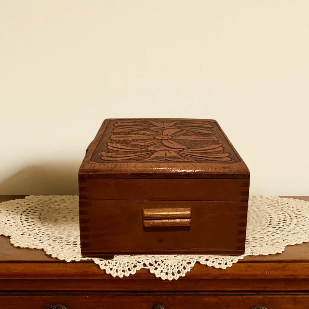 Vintage Solid Wood Carved Bow Candy Jewelry Box Dovetail Mirror Red Felt Lined - Picture 6 of 10